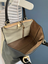 Lade das Bild in den Galerie-Viewer, CHLOÉ BAYLEE