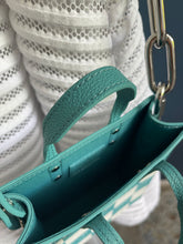 Lade das Bild in den Galerie-Viewer, LOUIS VUITTON SAC PLAT XS