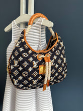 Lade das Bild in den Galerie-Viewer, LOUIS VUITTON BULLES MM