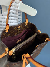 Lade das Bild in den Galerie-Viewer, LOUIS VUITTON MONTAIGNE