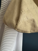 Lade das Bild in den Galerie-Viewer, LOUIS VUITTON ARTSY MM EMPREINTE