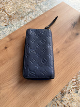 Lade das Bild in den Galerie-Viewer, LOUIS VUITTON ZIPPY EMPREINTE