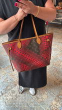 Lade das Bild in den Galerie-Viewer, LOUIS VUITTON NEVERFULL MM YOYOI KUSAMA