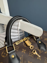 Lade das Bild in den Galerie-Viewer, LOUIS VUITTON WORLD TOUR SPEEDY 30