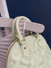 Lade das Bild in den Galerie-Viewer, LOUIS VUITTON ALMA BB  BUBBLEGRAM
