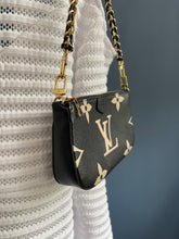 Lade das Bild in den Galerie-Viewer, LOUIS VUITTON MINI POCHETTE BICOLOR