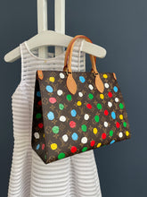 Lade das Bild in den Galerie-Viewer, LOUIS VUITTON ONTHEGO MM YAYOI KUSAMA DOTS