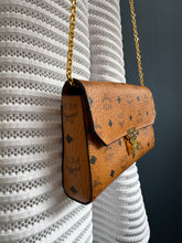 Lade das Bild in den Galerie-Viewer, MCM MILLIE BAG