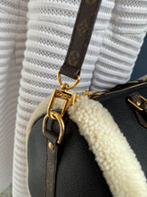 Lade das Bild in den Galerie-Viewer, LOUIS VUITTON TEDDY SPEEDY 30