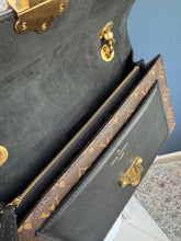 Lade das Bild in den Galerie-Viewer, LOUIS VUITTON VICTOIRE