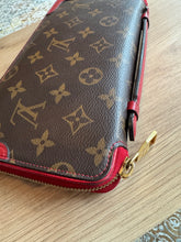 Lade das Bild in den Galerie-Viewer, LOUIS VUITTON RETIRO DAILY ZIPPY