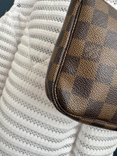 Lade das Bild in den Galerie-Viewer, LOUIS VUITTON POCHETTE