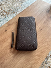 Lade das Bild in den Galerie-Viewer, LOUIS VUITTON ZIPPY EMPREINTE
