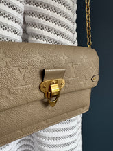 Lade das Bild in den Galerie-Viewer, LOUIS VUITTON VAVIN CHAIN