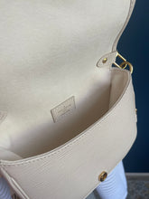 Lade das Bild in den Galerie-Viewer, LOUIS VUITTON SAUMUR BB