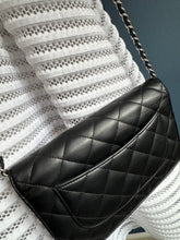 Lade das Bild in den Galerie-Viewer, CHANEL WOC