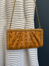 Lade das Bild in den Galerie-Viewer, MCM CLUTCH