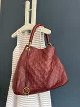 Lade das Bild in den Galerie-Viewer, LOUIS VUITTON ARTSY EMPREINTE