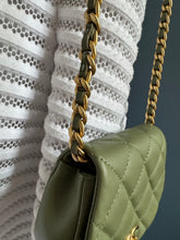 Lade das Bild in den Galerie-Viewer, CHANEL COCO MAIL MINI CLUTCH