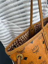 Lade das Bild in den Galerie-Viewer, MCM LIZ SHOPPER