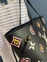 Lade das Bild in den Galerie-Viewer, LOUIS VUITTON NEVERFULL GIANT WILD AT HEART