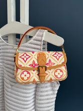 Lade das Bild in den Galerie-Viewer, LOUIS VUITTON NANO DIANE BY THE POOL CORAL