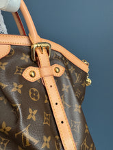 Lade das Bild in den Galerie-Viewer, LOUIS VUITTON TIVOLI