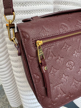 Lade das Bild in den Galerie-Viewer, LOUIS VUITTON MÉTIS WINE
