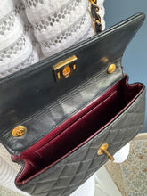 Lade das Bild in den Galerie-Viewer, CHANEL VINTAGE CLASSIC FLAP BAG