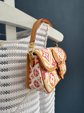 Lade das Bild in den Galerie-Viewer, LOUIS VUITTON NANO DIANE BY THE POOL CORAL