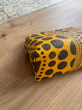 Lade das Bild in den Galerie-Viewer, LOUIS VUITTON KUSAMA KOSMETIKTASCHE