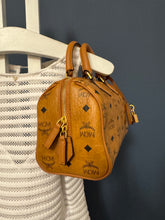 Lade das Bild in den Galerie-Viewer, MCM BOSTON BAG