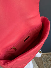 Lade das Bild in den Galerie-Viewer, CHANEL 19