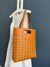 Lade das Bild in den Galerie-Viewer, MCM SHOPPER