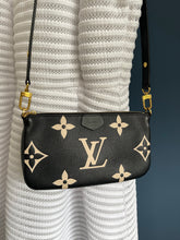 Lade das Bild in den Galerie-Viewer, LOUIS VUITTON POCHETTE BICOLOR