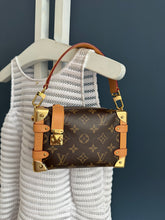 Lade das Bild in den Galerie-Viewer, LOUIS VUITTON SIDE TRUNK PM