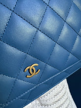 Lade das Bild in den Galerie-Viewer, CHANEL WOC
