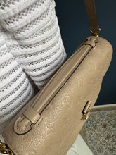 Lade das Bild in den Galerie-Viewer, LOUIS VUITTON MÉTIS EMPREINTE