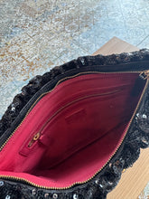 Lade das Bild in den Galerie-Viewer, CHANEL 19 POUCH