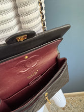 Lade das Bild in den Galerie-Viewer, CHANEL DOUBLE FLAP MEDIUM