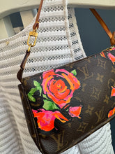 Lade das Bild in den Galerie-Viewer, LOUIS VUITTON POCHETTE ACCESSOIRES