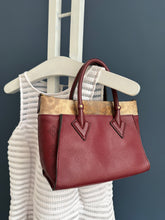 Lade das Bild in den Galerie-Viewer, LOUIS VUITTON ON MY SIDE PM