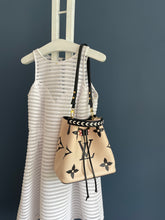 Lade das Bild in den Galerie-Viewer, LOUIS VUITTON NÉONOÉ CRAFTY