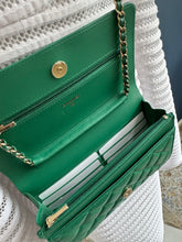 Lade das Bild in den Galerie-Viewer, CHANEL WOC