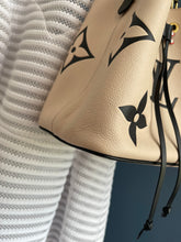 Lade das Bild in den Galerie-Viewer, LOUIS VUITTON NÉONOÉ CRAFTY