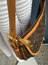 Lade das Bild in den Galerie-Viewer, LOUIS VUITTON TULUM GM