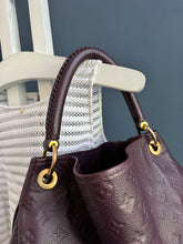 Lade das Bild in den Galerie-Viewer, LOUIS VUITTON ARTSY EMPREINTE