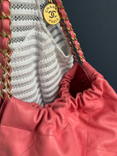 Lade das Bild in den Galerie-Viewer, CHANEL 22 BEUTEL ROSA
