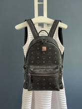 Lade das Bild in den Galerie-Viewer, MCM STARK MEDIUM RUCKSACK
