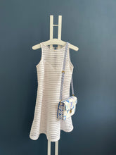 Lade das Bild in den Galerie-Viewer, LOUIS VUITTON MÉTIS BY THE POOL